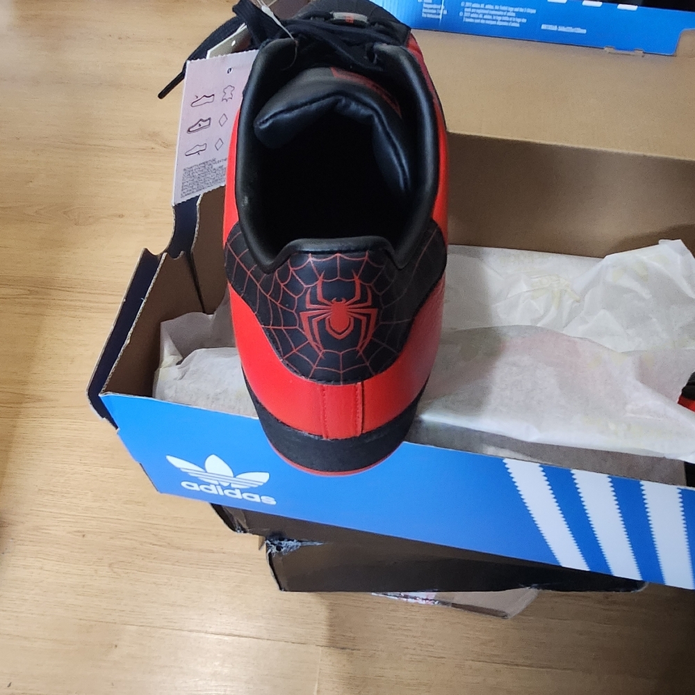 ADIDAS - Picture 4 of 4